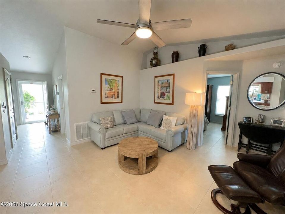 For Sale: $565,000 (3 beds, 2 baths, 1644 Square Feet)