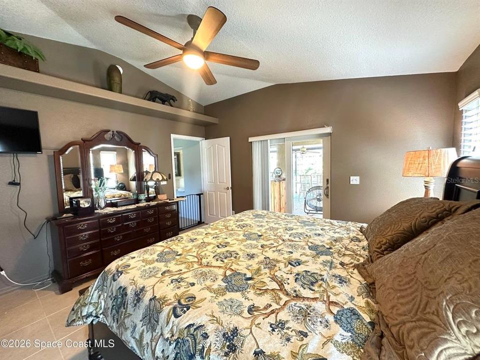For Sale: $565,000 (3 beds, 2 baths, 1644 Square Feet)