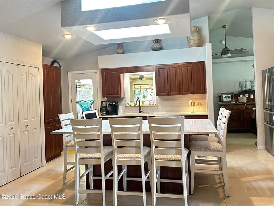 For Sale: $565,000 (3 beds, 2 baths, 1644 Square Feet)