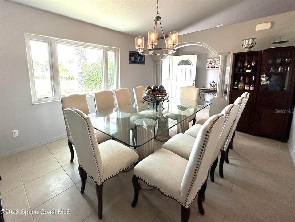 For Sale: $565,000 (3 beds, 2 baths, 1644 Square Feet)