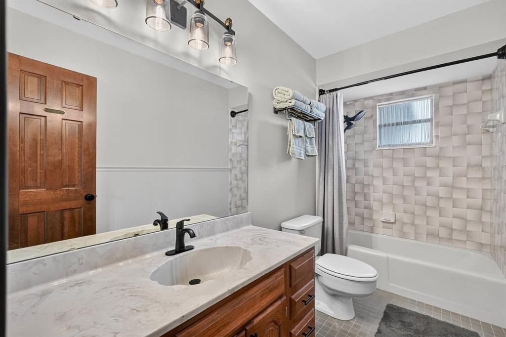 Activo con contrato: $350,000 (3 camas, 2 baños, 1452 Pies cuadrados)