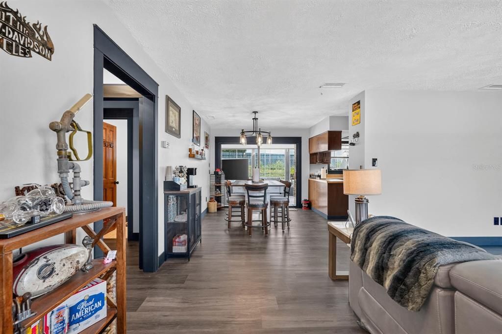 Activo con contrato: $350,000 (3 camas, 2 baños, 1452 Pies cuadrados)