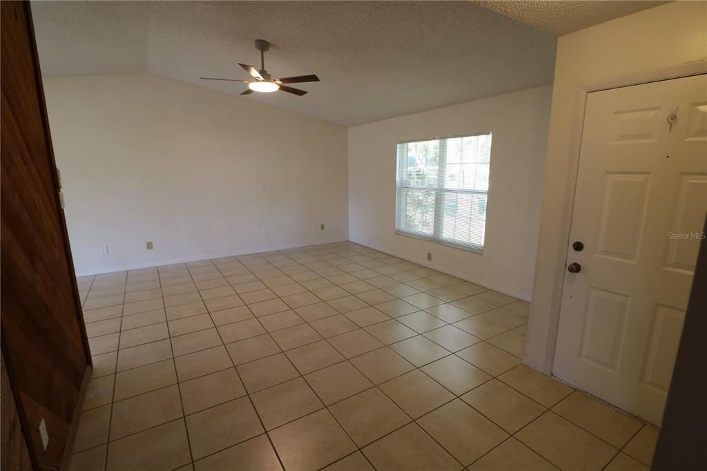 For Rent: $2,600 (3 beds, 2 baths, 1575 Square Feet)