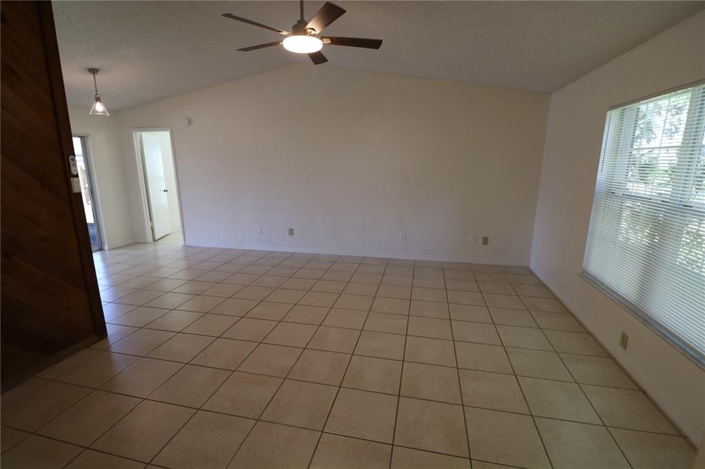 For Rent: $2,600 (3 beds, 2 baths, 1575 Square Feet)