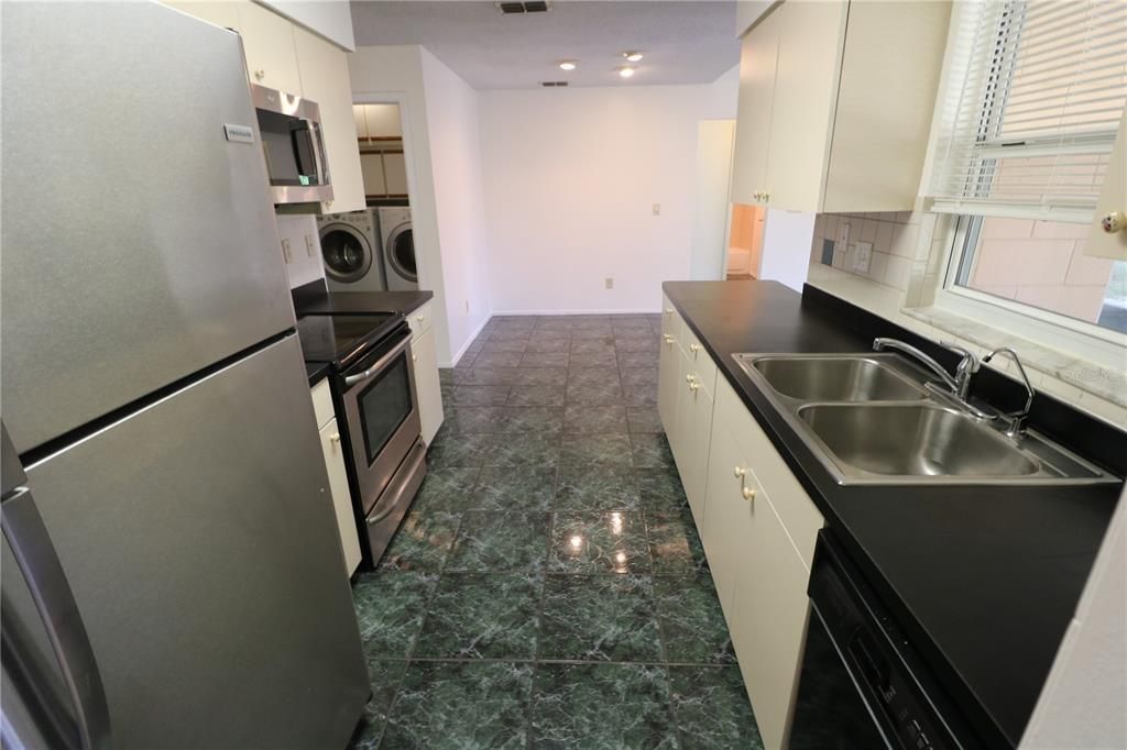 For Rent: $2,600 (3 beds, 2 baths, 1575 Square Feet)