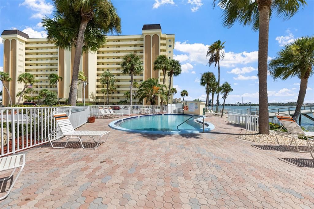For Rent: $2,295 (2 beds, 2 baths, 1050 Square Feet)