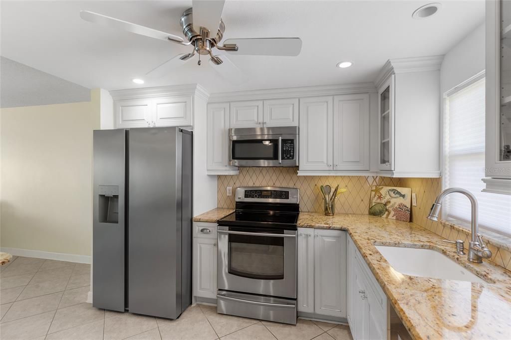 For Rent: $2,295 (2 beds, 2 baths, 1050 Square Feet)