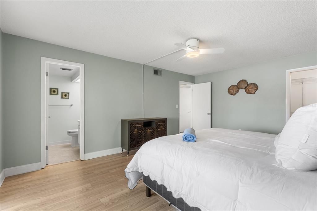 For Rent: $2,295 (2 beds, 2 baths, 1050 Square Feet)