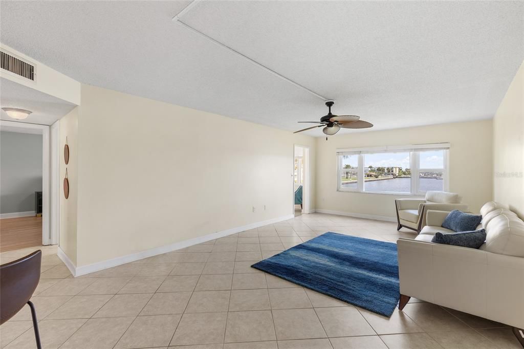 For Rent: $2,295 (2 beds, 2 baths, 1050 Square Feet)