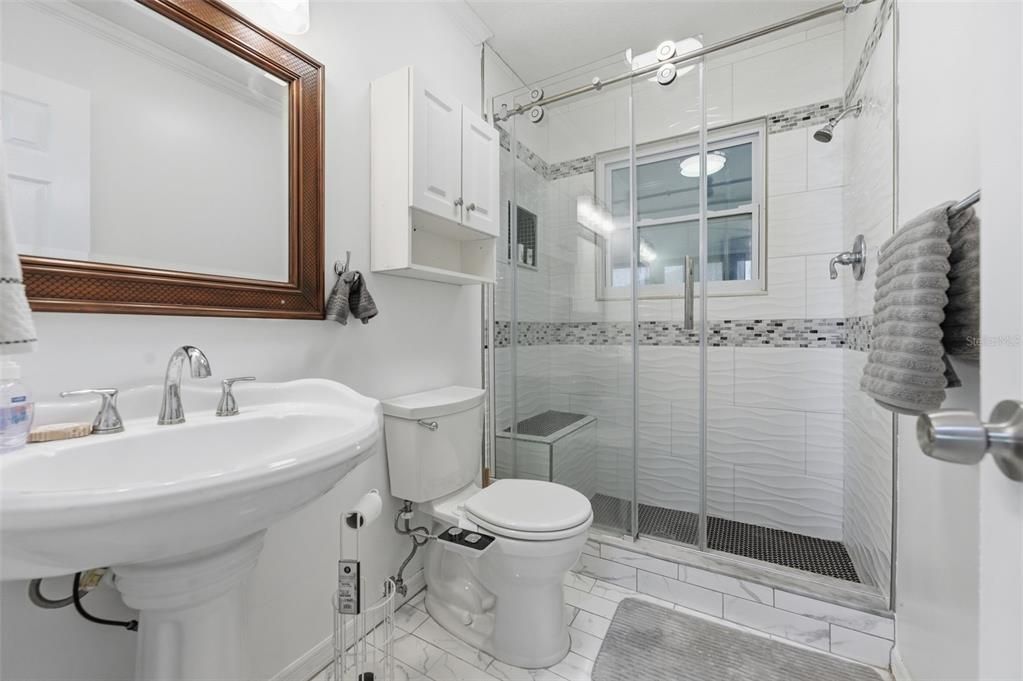 На продажу: $375,000 (2 спален, 1 ванн, 1258 Квадратных фут)