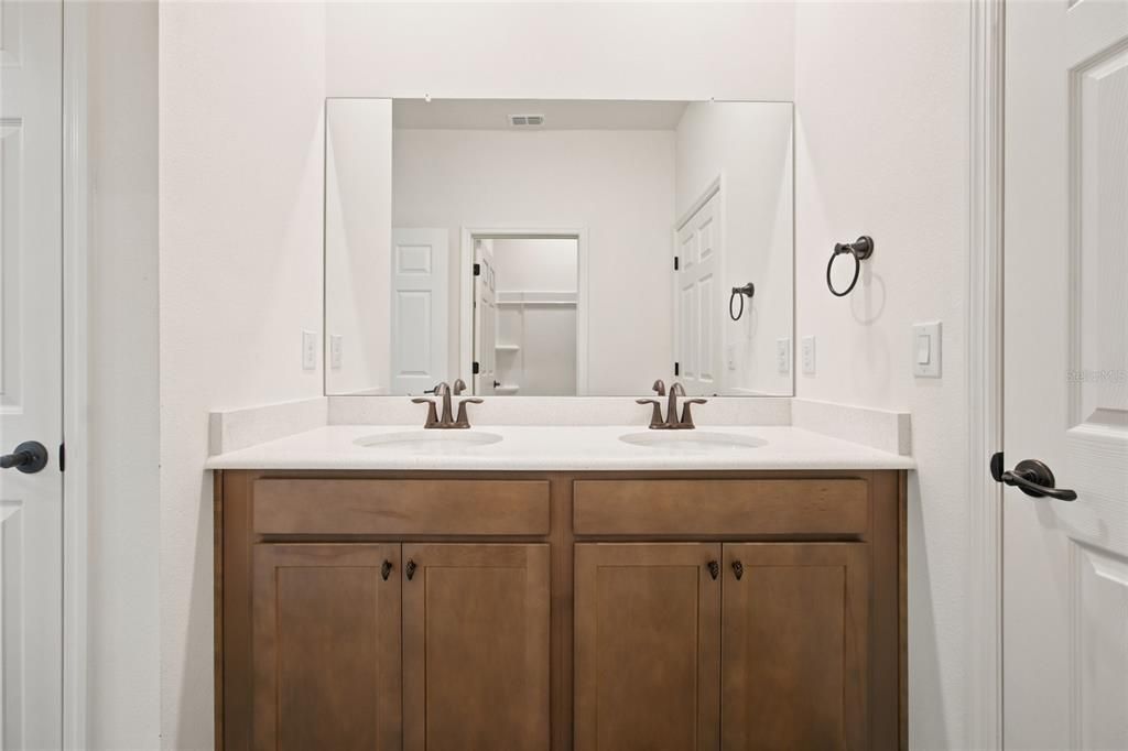 For Sale: $565,000 (4 beds, 3 baths, 2472 Square Feet)