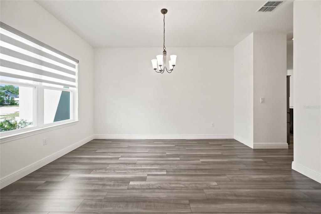 For Sale: $565,000 (4 beds, 3 baths, 2472 Square Feet)