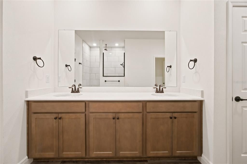 For Sale: $565,000 (4 beds, 3 baths, 2472 Square Feet)
