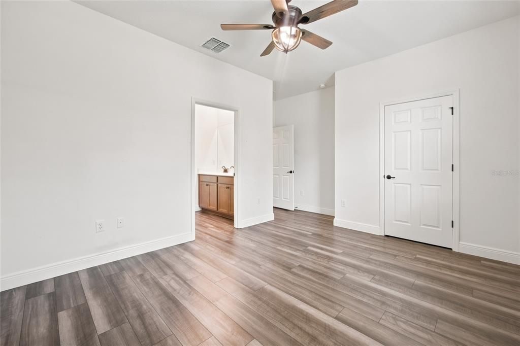 For Sale: $565,000 (4 beds, 3 baths, 2472 Square Feet)