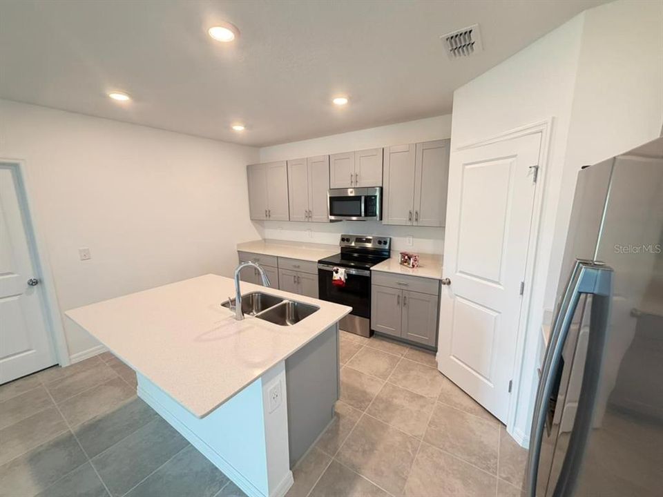 For Rent: $2,800 (5 beds, 3 baths, 2471 Square Feet)