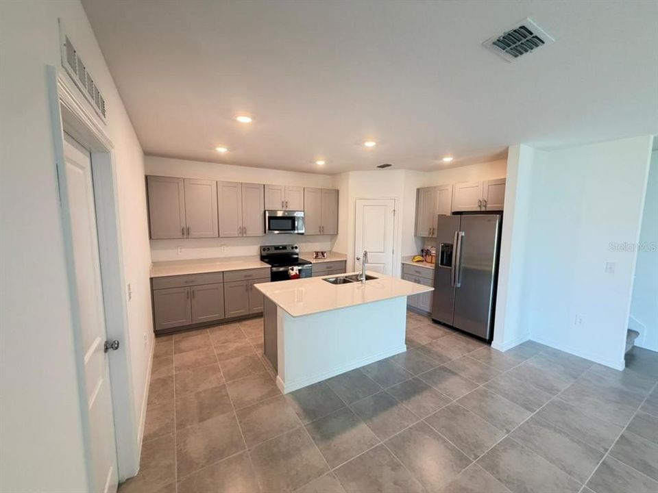 For Rent: $2,800 (5 beds, 3 baths, 2471 Square Feet)