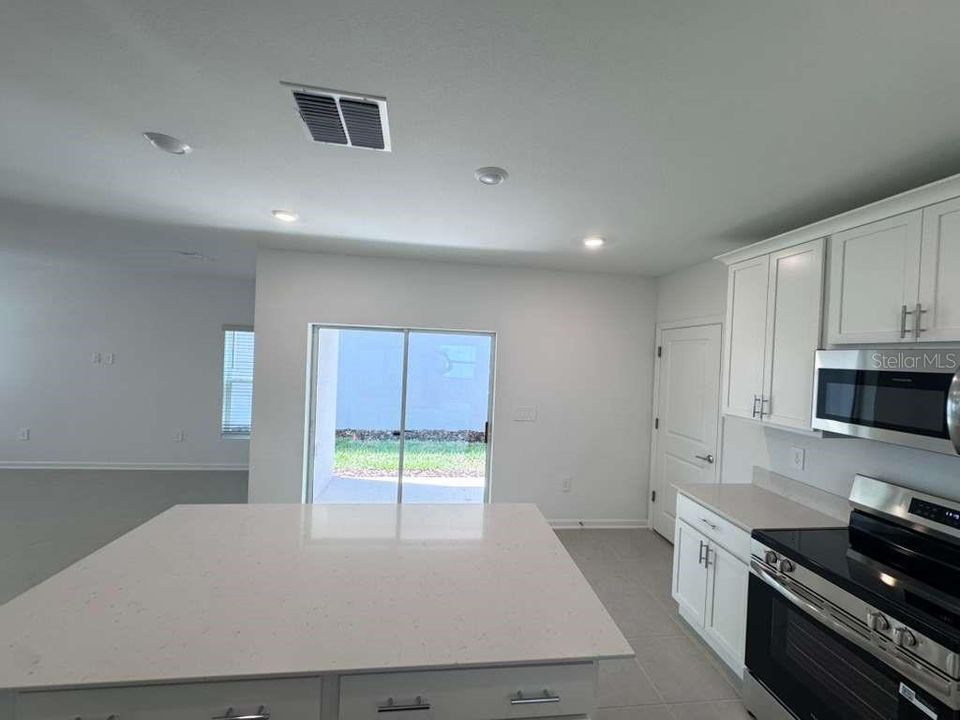 For Rent: $2,600 (3 beds, 2 baths, 1795 Square Feet)