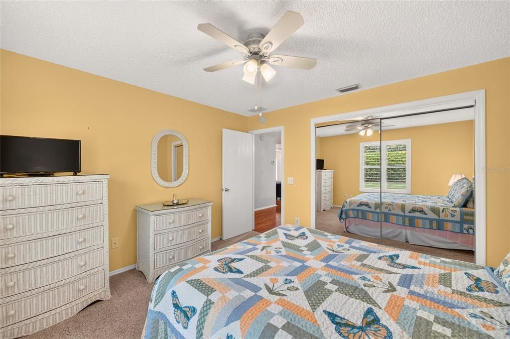 For Sale: $259,900 (2 beds, 2 baths, 1189 Square Feet)