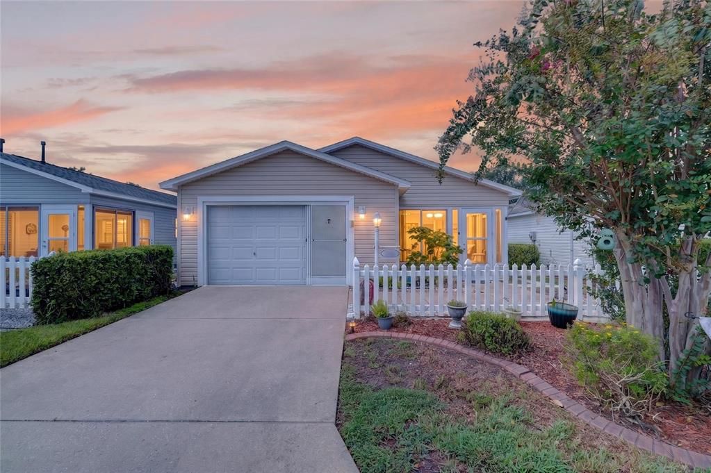 For Sale: $259,900 (2 beds, 2 baths, 1189 Square Feet)