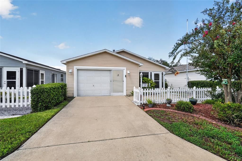 For Sale: $259,900 (2 beds, 2 baths, 1189 Square Feet)