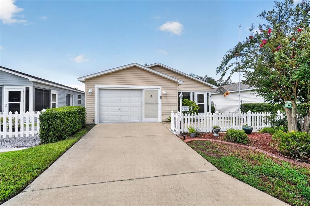 For Sale: $259,900 (2 beds, 2 baths, 1189 Square Feet)