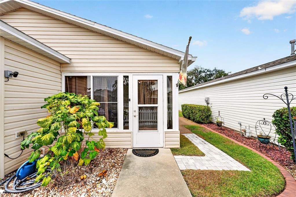 For Sale: $259,900 (2 beds, 2 baths, 1189 Square Feet)