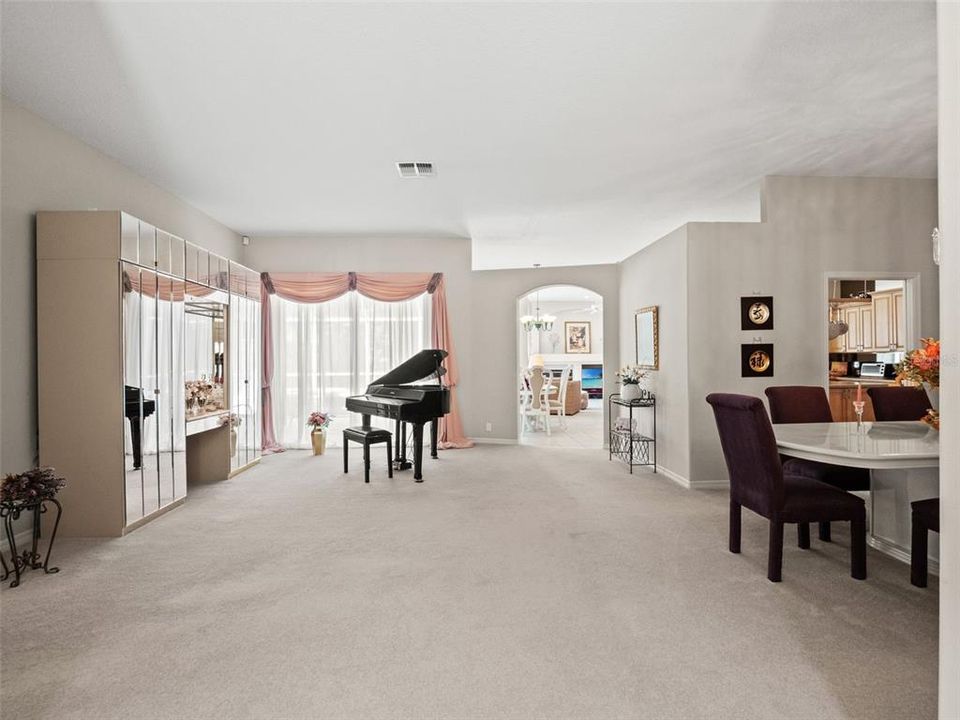 For Sale: $760,000 (5 beds, 3 baths, 2779 Square Feet)