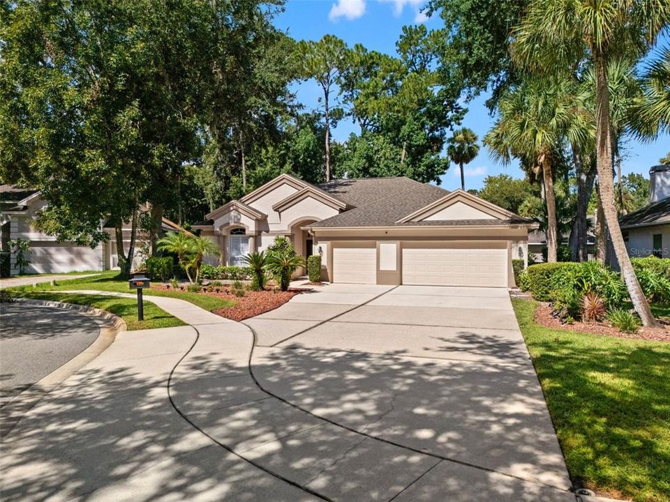 For Sale: $760,000 (5 beds, 3 baths, 2779 Square Feet)