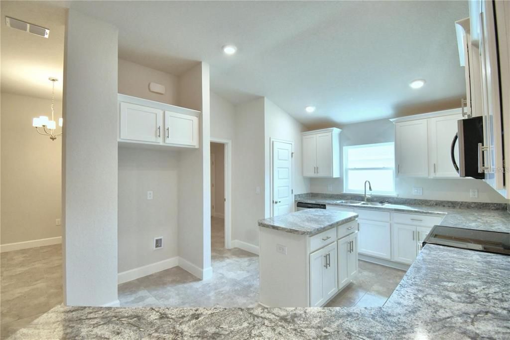 En Venta: $391,900 (4 camas, 3 baños, 2200 Pies cuadrados)