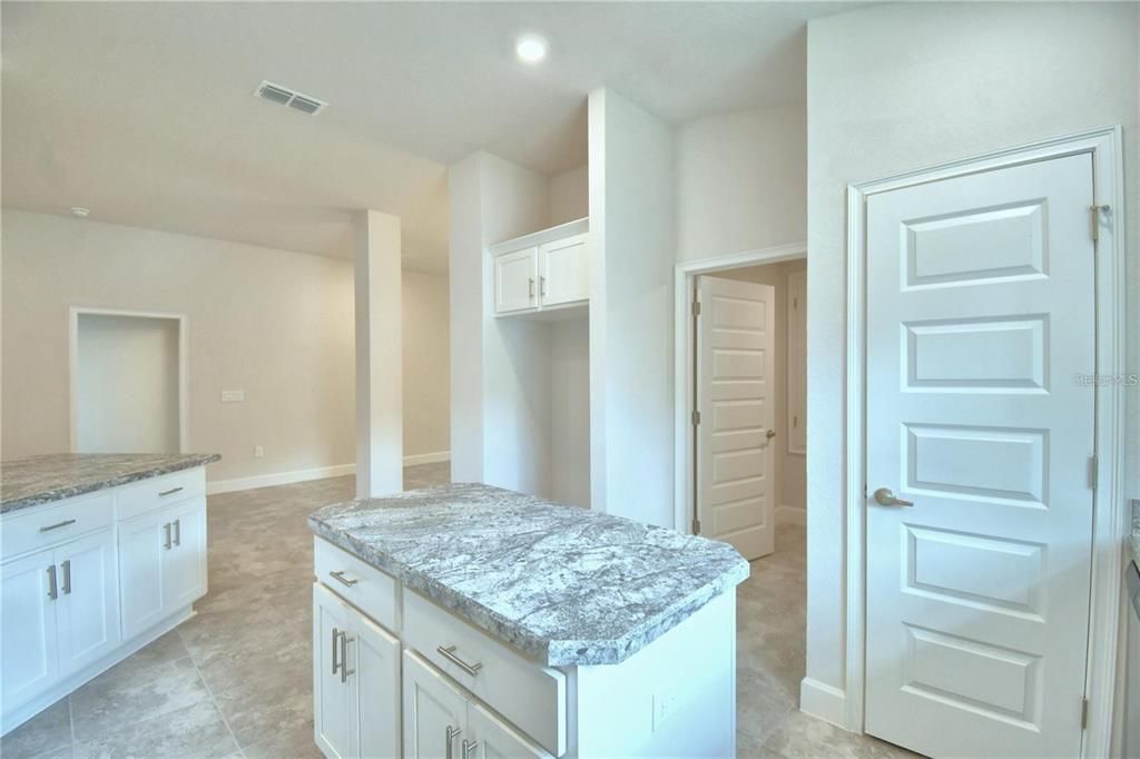En Venta: $391,900 (4 camas, 3 baños, 2200 Pies cuadrados)