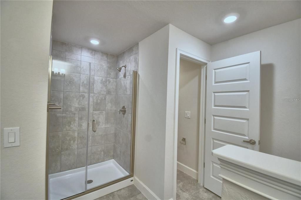 En Venta: $391,900 (4 camas, 3 baños, 2200 Pies cuadrados)