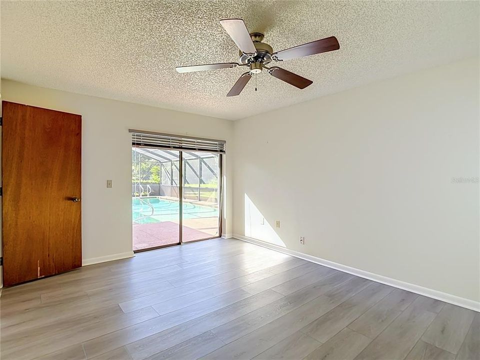 Activo con contrato: $725,000 (4 camas, 2 baños, 2815 Pies cuadrados)