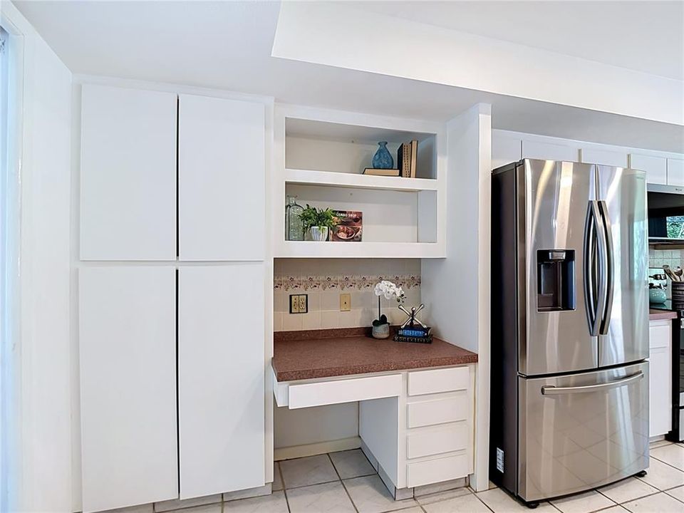 Activo con contrato: $725,000 (4 camas, 2 baños, 2815 Pies cuadrados)
