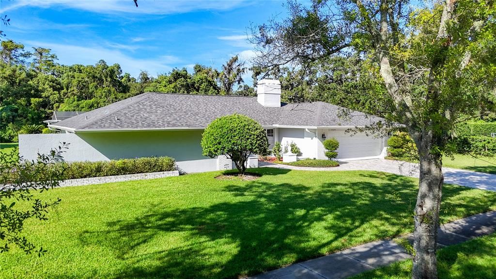 Activo con contrato: $725,000 (4 camas, 2 baños, 2815 Pies cuadrados)