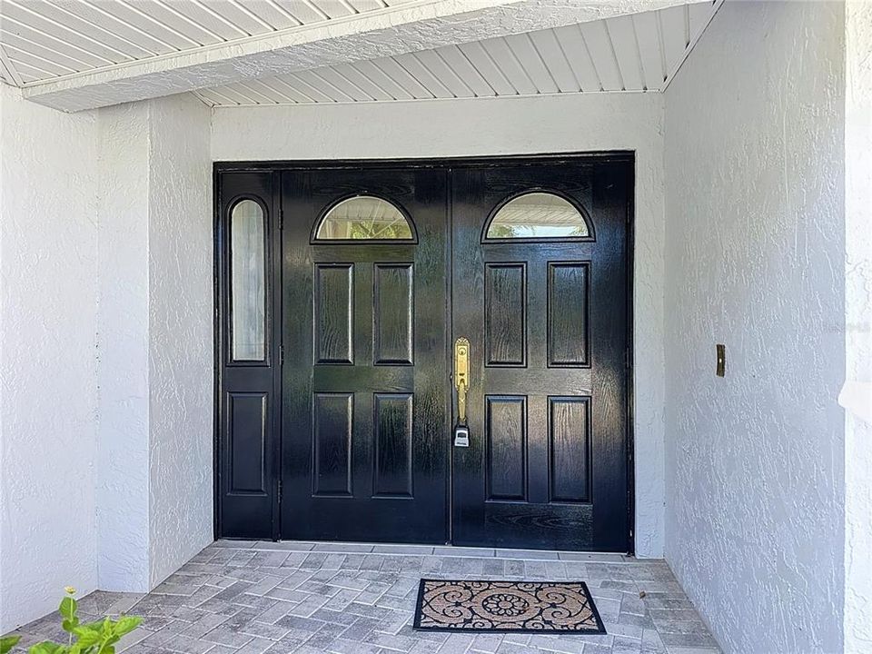 Activo con contrato: $725,000 (4 camas, 2 baños, 2815 Pies cuadrados)