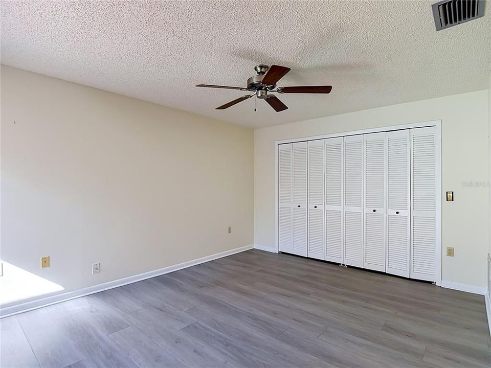 Activo con contrato: $725,000 (4 camas, 2 baños, 2815 Pies cuadrados)