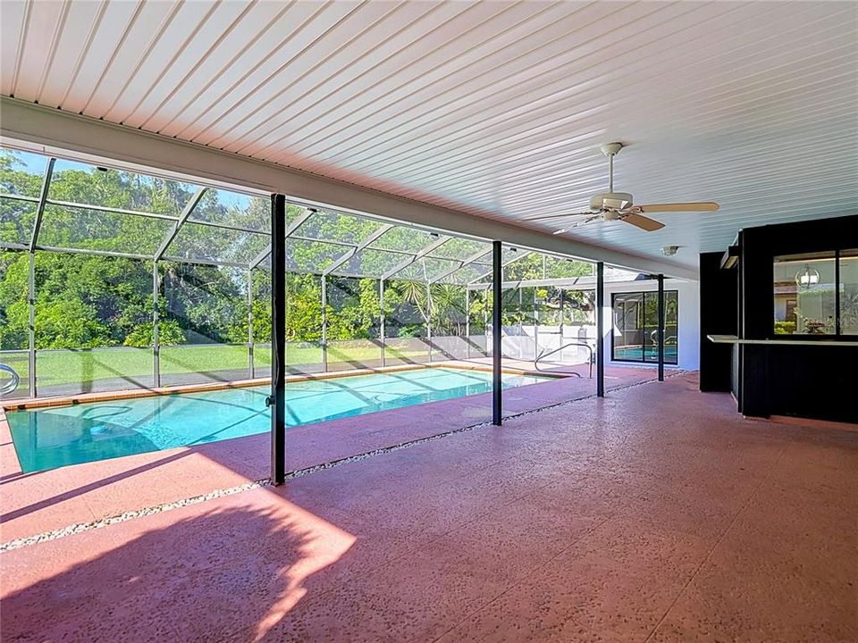 Activo con contrato: $725,000 (4 camas, 2 baños, 2815 Pies cuadrados)