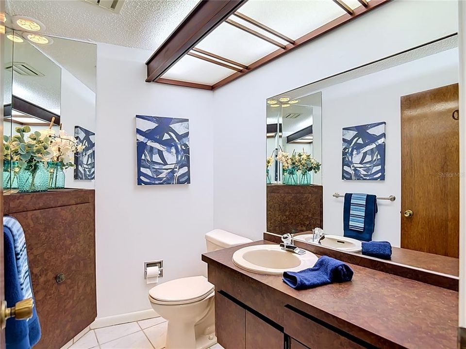 Activo con contrato: $725,000 (4 camas, 2 baños, 2815 Pies cuadrados)