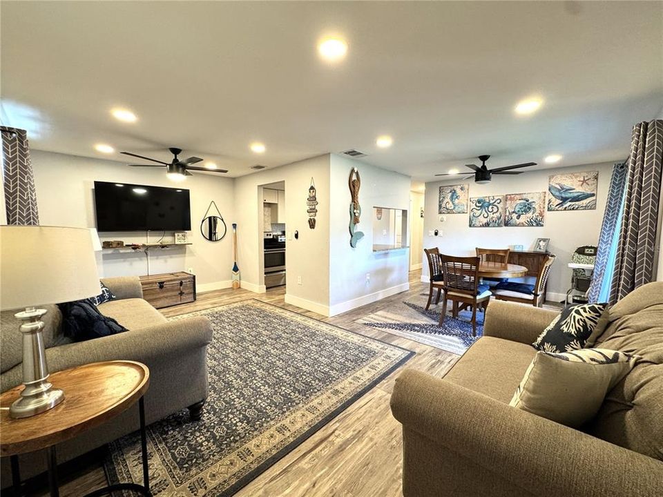 For Rent: $1,850 (2 beds, 2 baths, 900 Square Feet)