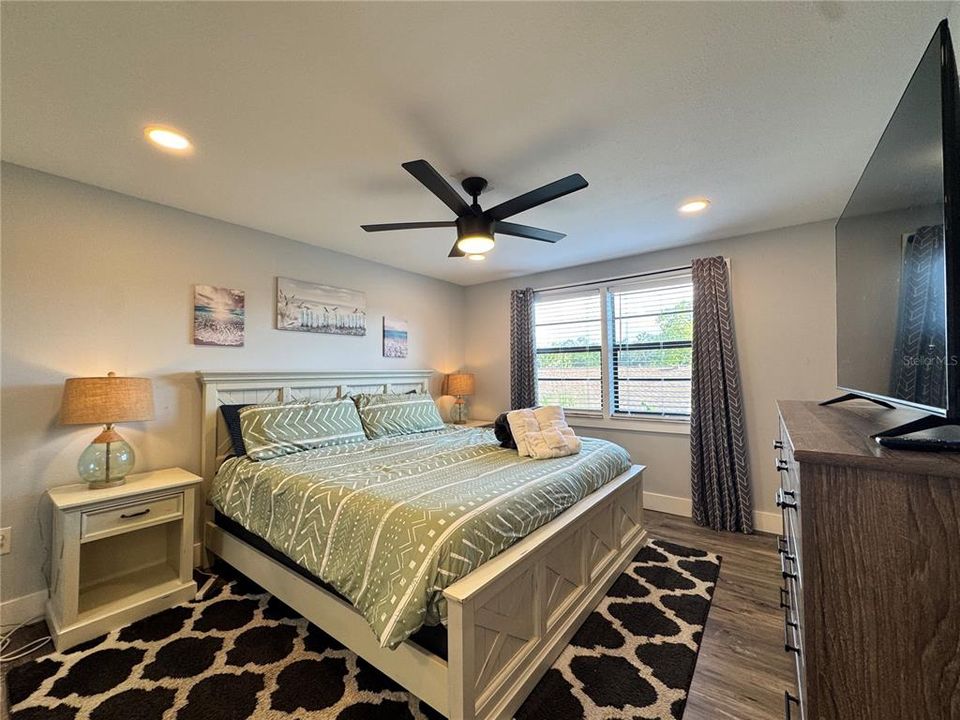 For Rent: $1,850 (2 beds, 2 baths, 900 Square Feet)