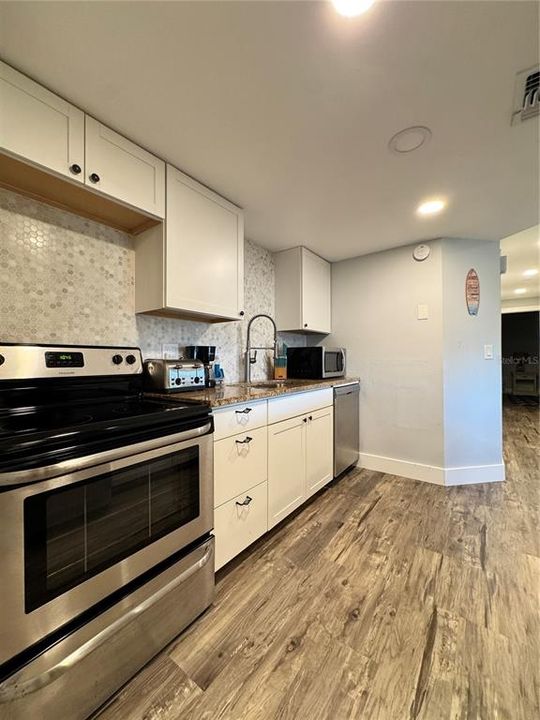 For Rent: $1,850 (2 beds, 2 baths, 900 Square Feet)