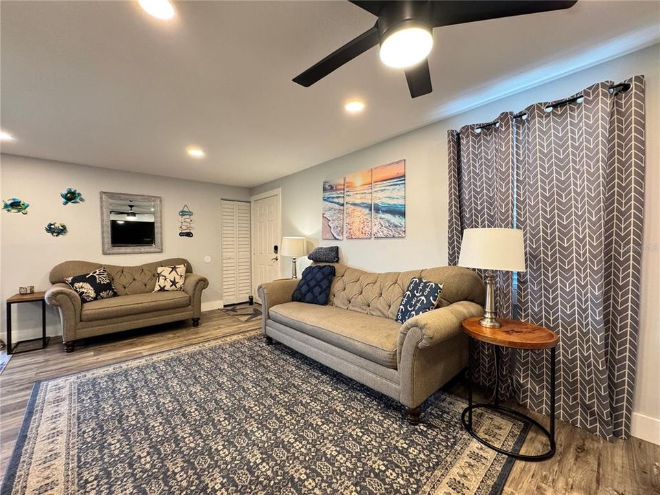 For Rent: $1,850 (2 beds, 2 baths, 900 Square Feet)