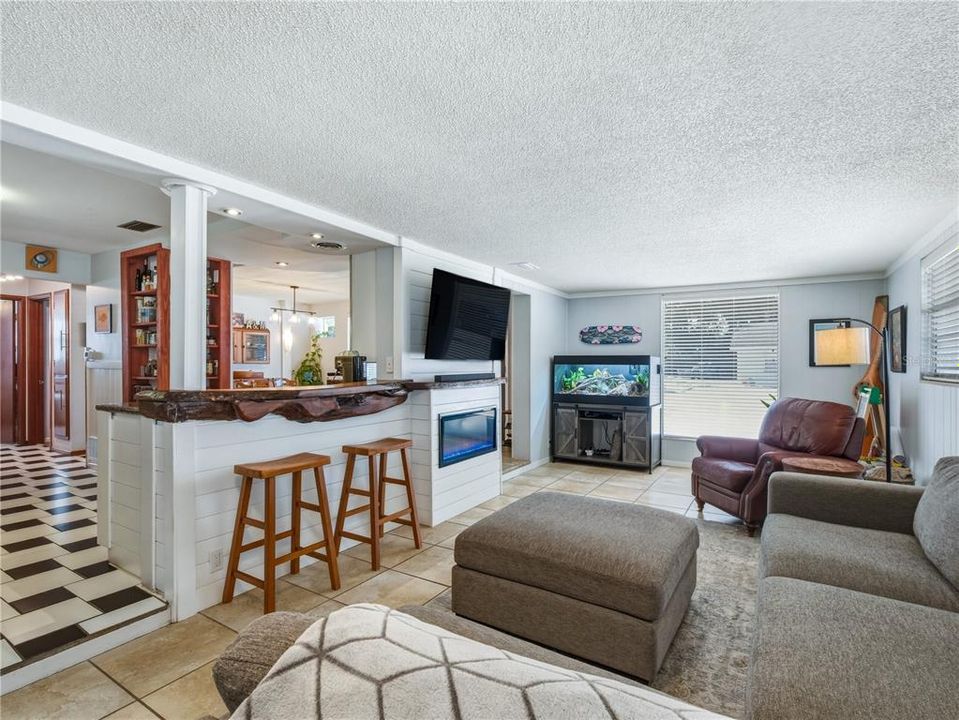 For Sale: $439,000 (2 beds, 2 baths, 1368 Square Feet)