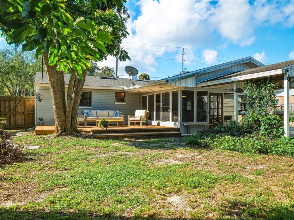 For Sale: $439,000 (2 beds, 2 baths, 1368 Square Feet)