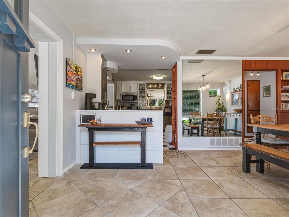 For Sale: $439,000 (2 beds, 2 baths, 1368 Square Feet)