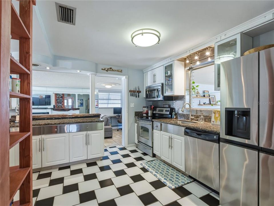For Sale: $439,000 (2 beds, 2 baths, 1368 Square Feet)
