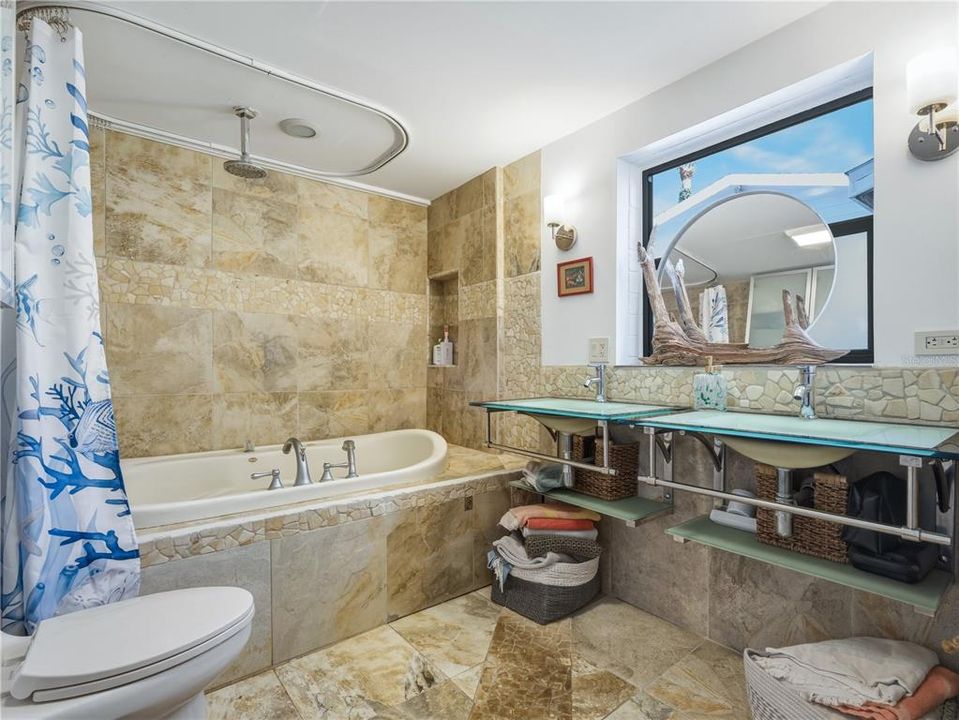 For Sale: $439,000 (2 beds, 2 baths, 1368 Square Feet)
