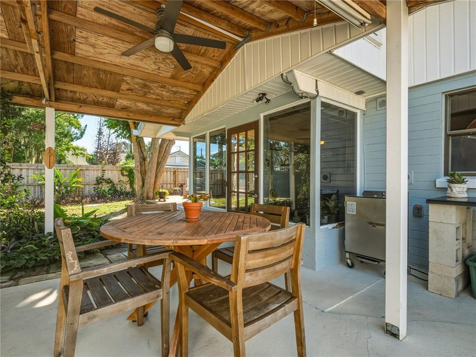 For Sale: $439,000 (2 beds, 2 baths, 1368 Square Feet)