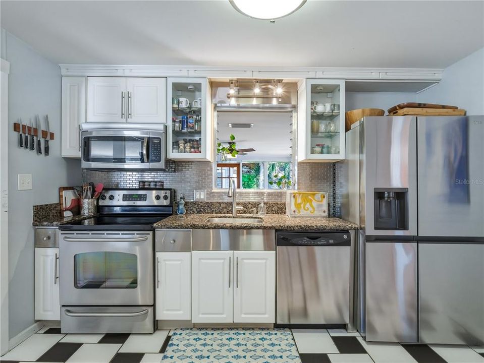 For Sale: $439,000 (2 beds, 2 baths, 1368 Square Feet)