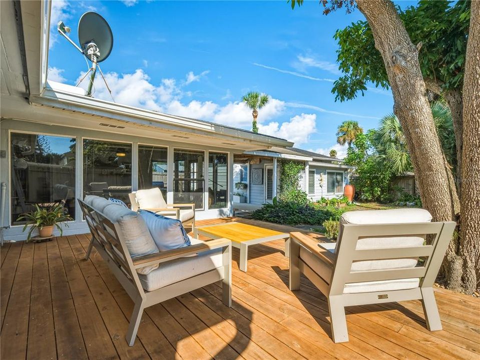 For Sale: $439,000 (2 beds, 2 baths, 1368 Square Feet)